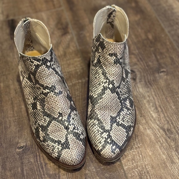 Dolce Vita Karsen Snakeskin Python Bootie Ankle Boots Women's Size 8 - Picture 1 of 13